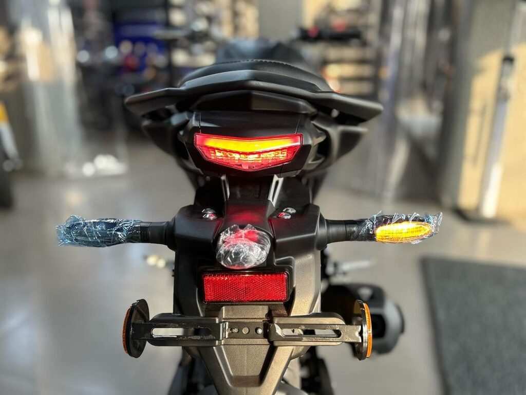 Yamaha FZS Fi V4 के आधुनिक फीचर